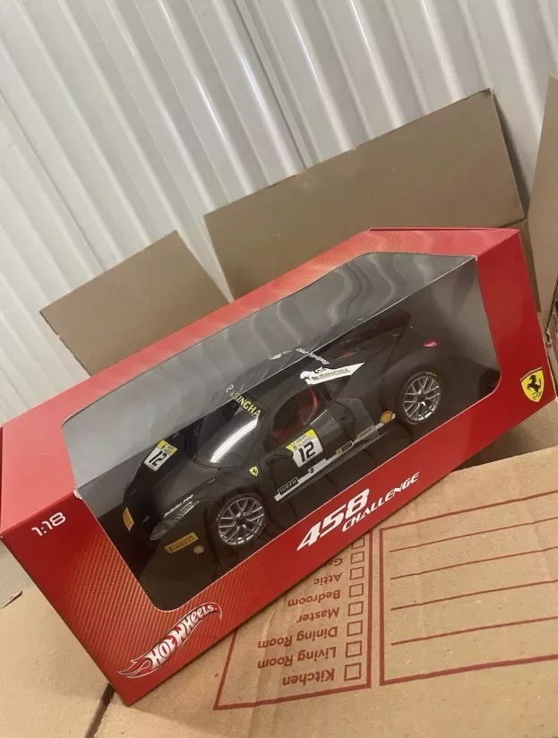 Hot Wheels Ferrari 458 Italia Challenge N 12 2012 1:18 BCT90