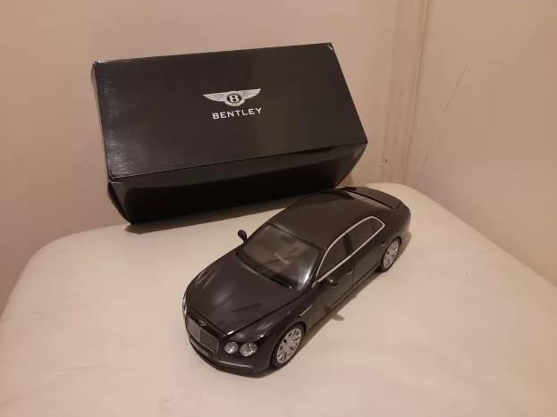 Kyosho Bentley Flying Spur W12 2013 1:18 BL1070