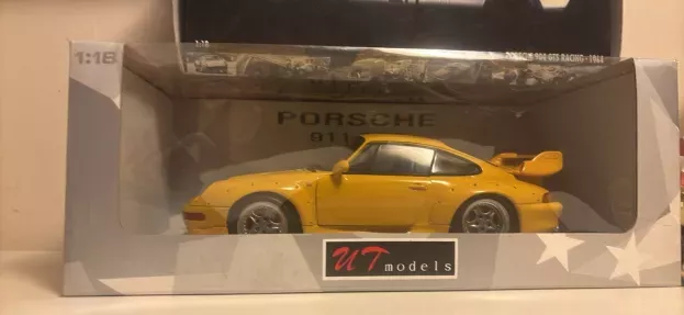UT Models Porsche 911 993 Turbo S 1995 1:18 27836