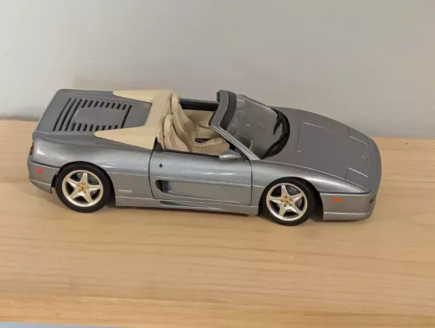 Hot Wheels Ferrari F355 Spider 1994 1:18 23907