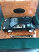 BBurago / Burago Italy 3737 Model Lamborghini Countach w/ Display Stand 1/18 Box