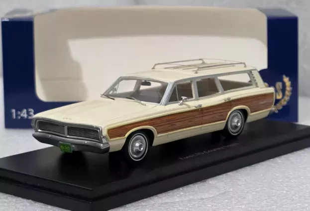 BoS Models Ford Ltd Country Squire 1968 1:43 BOS43615