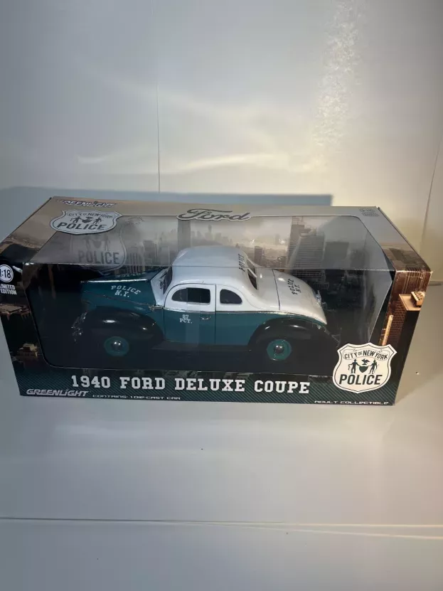 Greenlight Ford Deluxe Coupe City Of New York Police 1940 1:18 12972