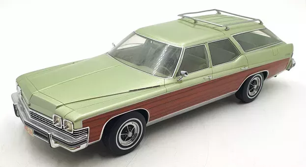 BoS Models Buick Estate Wagon 1974 1:18 BOS094