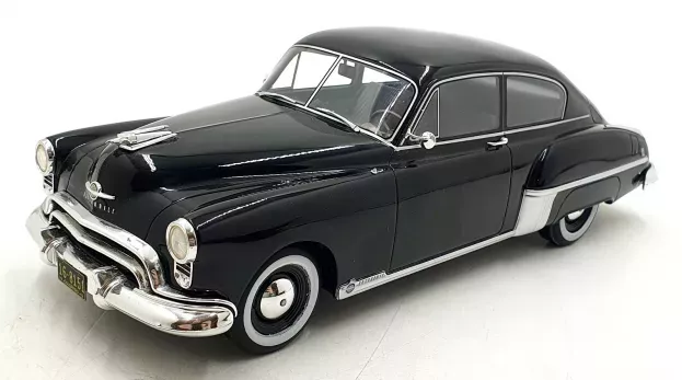 BoS Models Oldsmobile Rocket 88 Club Sedan 1949 1:18 BOS266