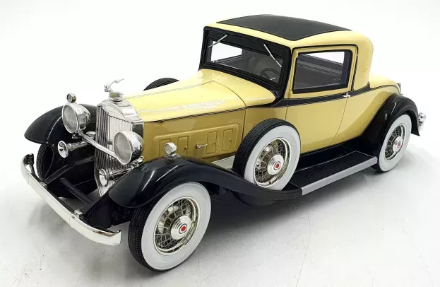 BoS Models Packard 902 Standard Eight Coupe 1932 1:18 BOS276
