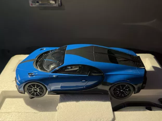 Truescale Bugatti Chiron N 16 Pur Sport 2018 1:18 TS0373