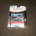 CHASE 1971 Ford Bronco Custom SUV Diecast 1:64 Scale Model - Greenlight 37310F