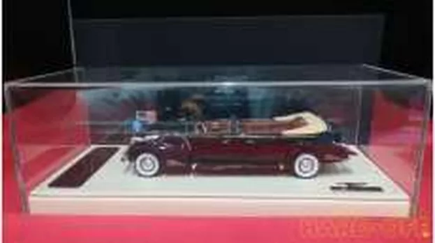 Truescale Cadillac Series 90 V16 Cabriolet Presidentiale Limousine Queen Mary 1938 Base In Pelle 1:43 TSMCE154303