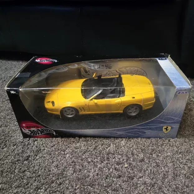 Hot Wheels Ferrari F550 Barchetta Spider 2000 1:18 29756