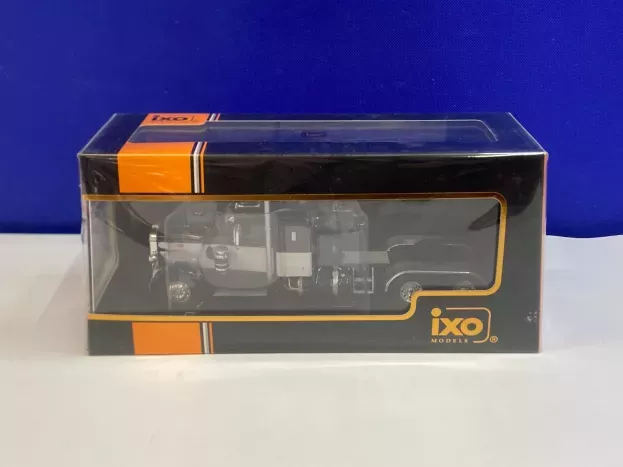 IXO Models Peterbilt 350 Tractor Truck 3-assi 1952 1:43 TR114