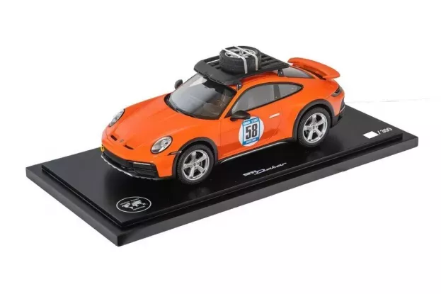 Spark Porsche 911 992 N 58 Rally Dakar Red58 Special With Pack Roof 2023 Con Vetrina With Showcase 1:18 WAP0210060SDAK