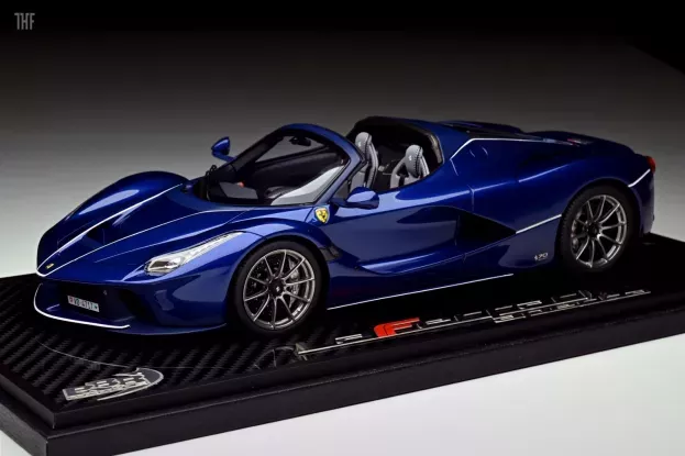 BBR Ferrari Laferrari Aperta Blue Tour De France 1:18 P18135BTF