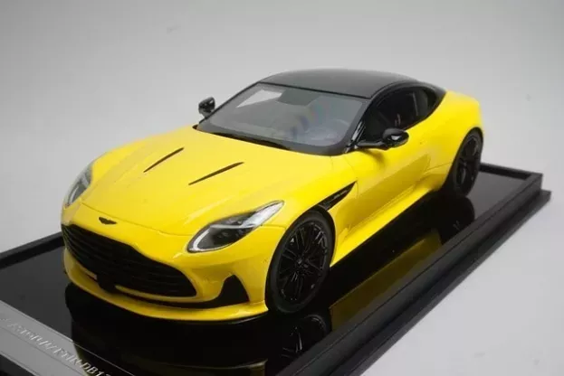 Motorhelix Aston Martin Db12 4.0l V8 Coupe 2023 1:18 MH027Y