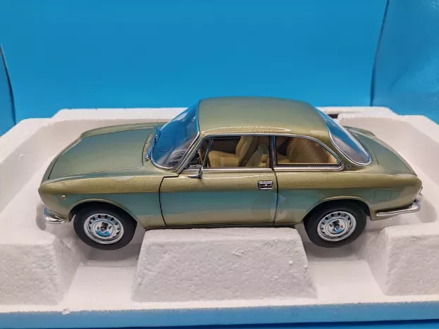Norev Alfa Romeo 2000 Gtv 1973 1:18 187913