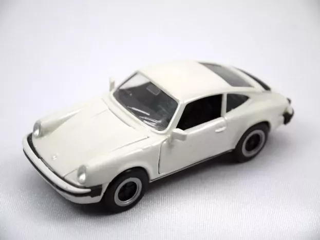NZG Porsche 911 Carrera 1989 1:43 261