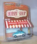 1:64 GREENLIGHT HOBBY SHOP CLASSIC VW VOLKSWAGEN BEETLE W/ WOMAN IN DRESS 97010