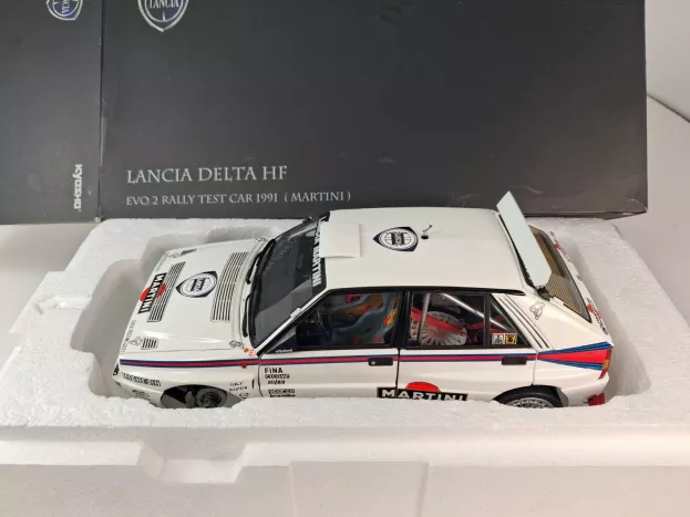Kyosho Lancia Delta Hf Integrale Evoluzione Ii N 0 Rally Test Car Martini 1991 1:18 08342T