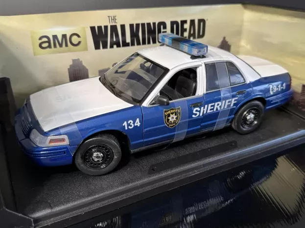 Greenlight Ford Crown Victoria Police Interceptor Sheriff 2001 The Walking Dead 1:18 12957