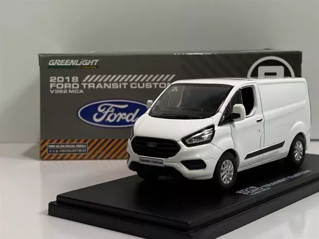 Greenlight Ford Transit Van Custom V362 Mca 2018 1:43 51275
