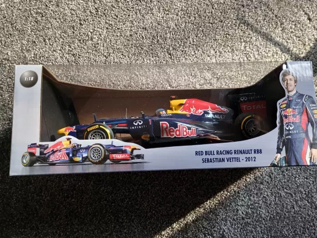Minichamps Red Bull F1 Rb8 Team Red Bull Renault Racing N 1 Season Sebastian Vettel 2012 World Champion 1:18 110120001