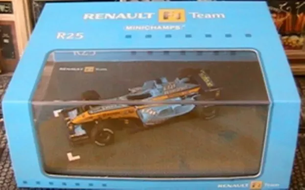 Minichamps Renault F1 R25 Team Car Presentation 2005 1:43 403050105