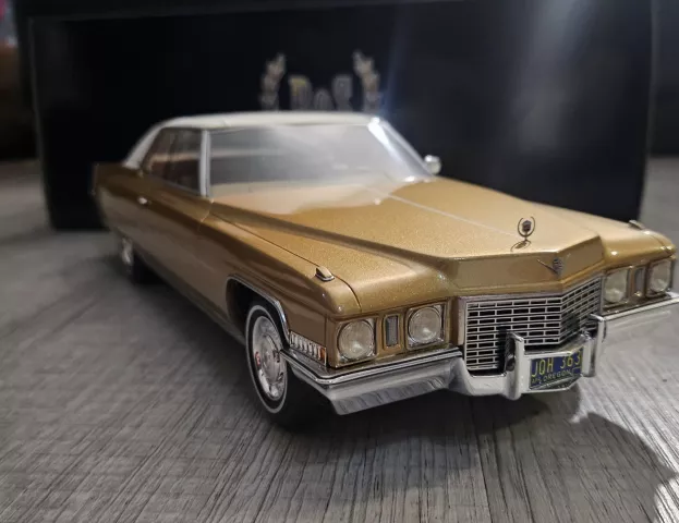 BoS Models Cadillac Coupe Deville 1972 1:18 BOS363