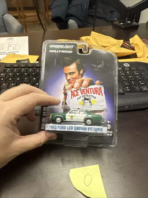 Greenlight Ford Crown Victoria Ltd Miami Police Department 1983 Ace Ventura When Nature Calls Movie 1:64 44930B