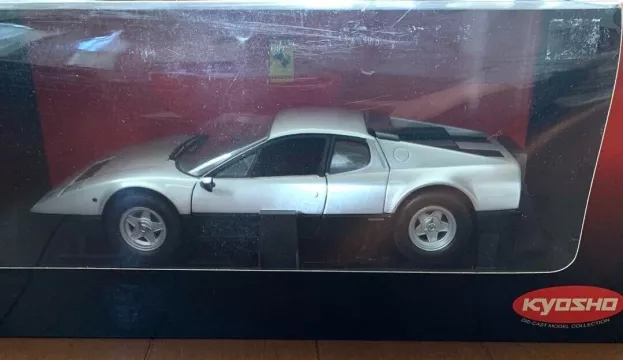 Kyosho Ferrari 365 Gt4 bb 1973 1:18 08173S