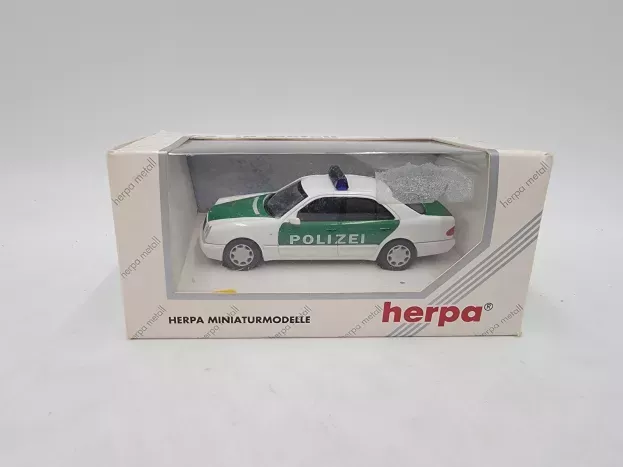 Herpa Mercedes E-class 320e s124 Polizei 1990 1:43 070195