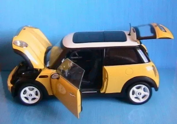 Kyosho Mini Mini Cooper 2004 1:18 08551Y