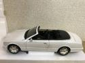 1/18 Bentley Azure 2006 White 100139502
