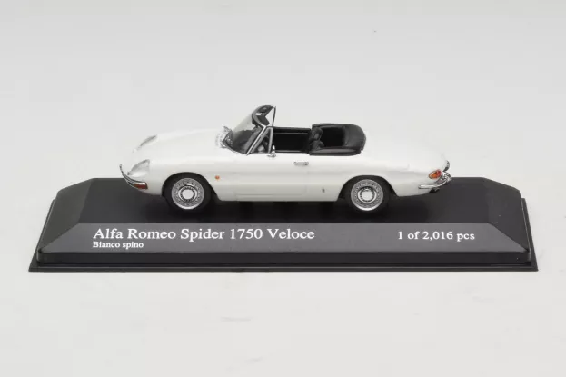 Minichamps Alfa Romeo Duetto 1750 Spider Veloce 1968 1:43 400120530