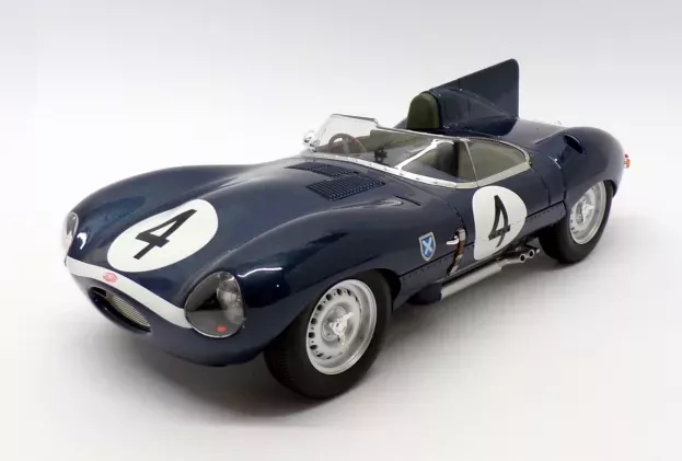 CMR Jaguar D-type 3.4l S6 Team Ecurie Ecosse N 4 Winner 24h Le Mans 1956 N.sanderson R.flockhart 1:18 CMR142