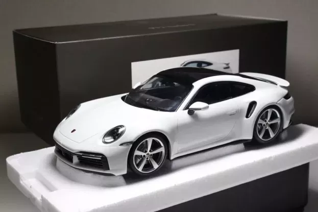 Minichamps Porsche 911 992 Turbo S Coupe 2021 1:18 WAP0211620RTRB