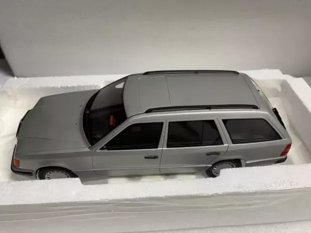 BoS Models Mercedes E-series 300te s124 1990 1:18 BOS344