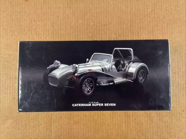 Kyosho Caterham Super Seven Clam Shell 2007 1:18 08223SJ