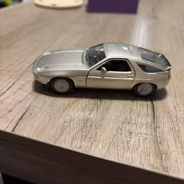 NZG Porsche 928 S4 Coupe 1987 1:43 262