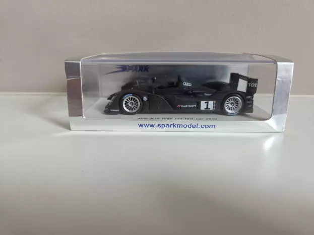 Spark Audi R15 Plus N 1 Test 2010 1:43 S0686