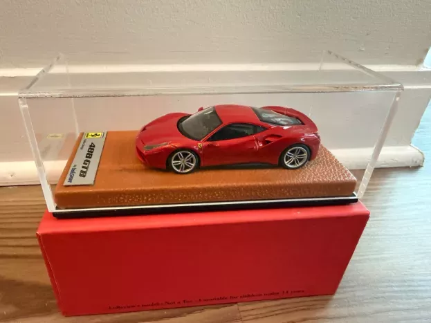 Looksmart Ferrari 488 Gtb Coupe Geneve Motorshow 2015 1:43 LS446A
