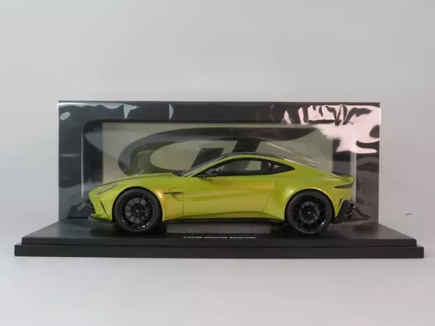 GT Spirit Aston Martin V12 Vantage 2024 1:18 GT514