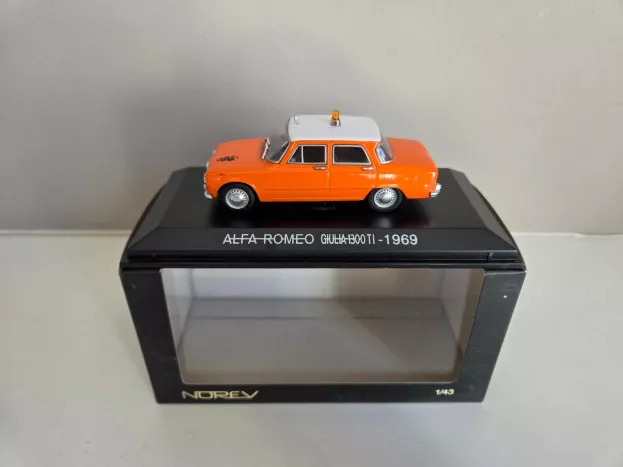 Norev Alfa Romeo Giulia Soccorso Stradale 1:43 790303