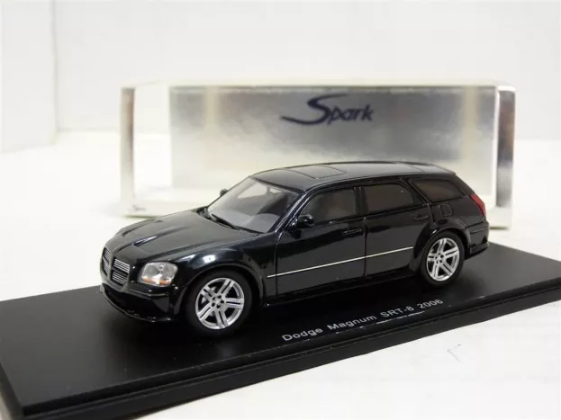 Spark Dodge Magnum Srt-8 2006 1:43 S0872