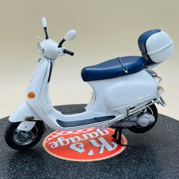 Autoart Piaggio Vespa 150 Et4 1996 1:12 12511