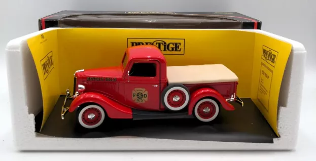 Solido Ford V8 Pick-up Beverly Hills Fire Engine 1936 1:18 8003