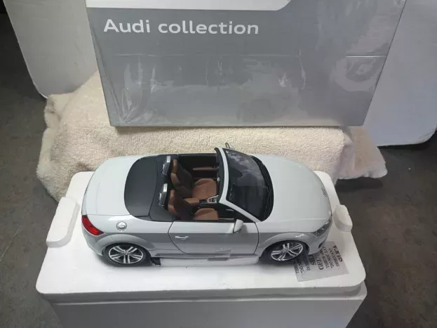 Minichamps Audi Tt Roadster 2014 1:18 5011400515
