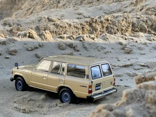 Kyosho Toyota Land Cruiser J60 1980 1:18 08956BE