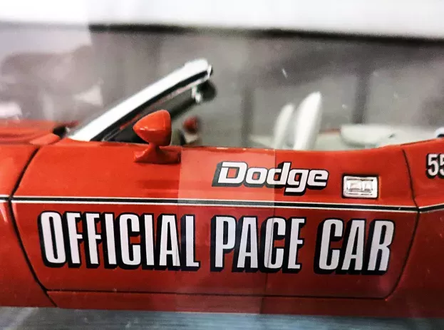 Greenlight Dodge Challenger Cabriolet Offical Pace Car 55th Indianapolis 500 Mile Race 1971 E.palmer 1:18 11802-06