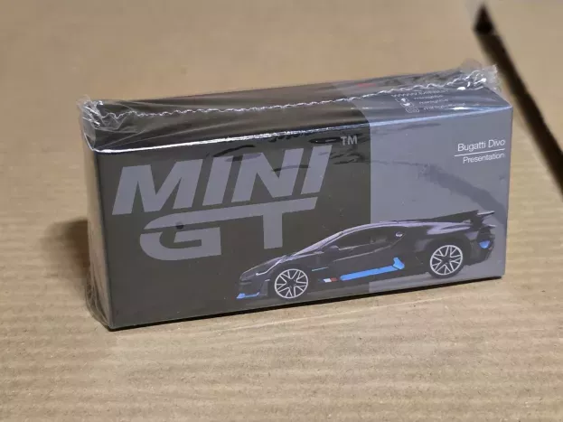 Mini-GT Bugatti Divo The Quail Configuration 2018 1:64 MGT00474-L