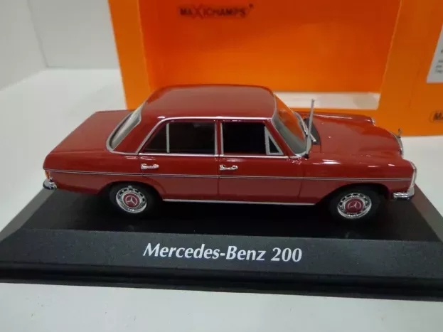 Minichamps Mercedes 200d w114 115 1968 1:43 940034004